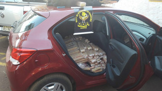 Traficante abandona carro com 403 quilos de maconha em rodovia de MS