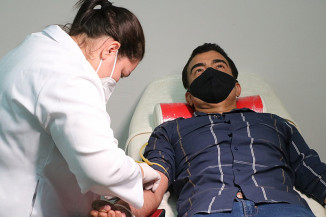 Marçal Filho doa sangue e convoca população; estoque está baixo