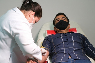 Marçal Filho doa sangue e convoca população; estoque está baixo