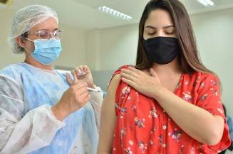 Nesta sexta, grávidas e puérperas voltam a receber a vacina contra Covid, em Campo Grande