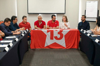 Vander, Cabo Almi, Vladimir, Gleise e Pedro Kemp em reunião do Partido dos Trabalhadores
