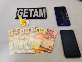 Dupla de traficantes é presa pela PM com pasta base e cocaína no Estrela Verá
