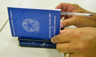 Carteira de trabalho, emprego, vagas — Foto: Agência Brasil