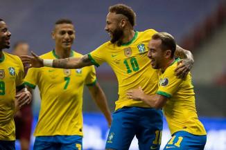 Brasil joga pro gasto e vence Venezuela desfalcada