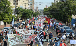 Milhares de pessoas vão às ruas protestar contra Bolsonaro em MS