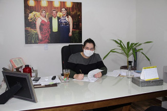 Matos sanciona lei que normatiza atividades essenciais em Naviraí