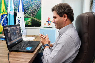 Lei Complementar que concedeu revisão salarial de servidores deve ser revogada por Calderan