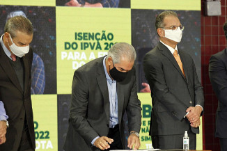 Governo antecipa metade do 13º salário dos servidores estaduais