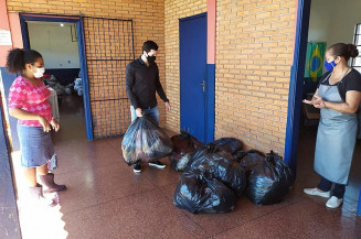 Com a chegada do frio, Agehab acelera entrega de agasalhos