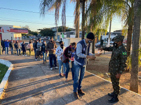 Após ter até "turismo" por vacina, Ponta Porã encerra vacinação em massa