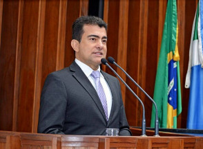 Marçal apoia projeto que considera essenciais as atividades de beleza em MS