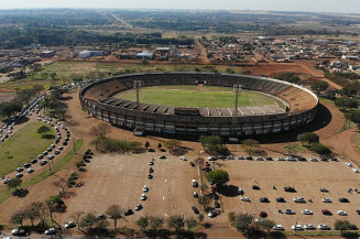 Com 6 mil doses, Dourados baixa idade e cria “Rolêzinho da vacina” para público de 20 anos ou mais