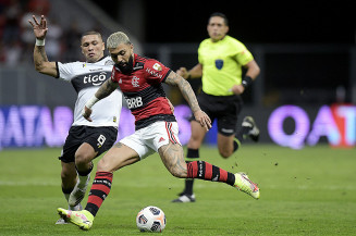 Flamengo goleia Olímpia em Brasília e vai à semifinal da Libertadores