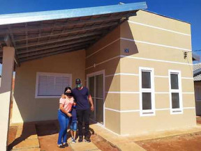Prefeitura de Nova Andradina entrega 40 casas para a população