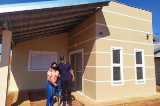 Prefeitura de Nova Andradina entrega 40 casas para a população