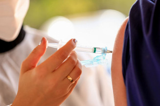 Brasil registra 20,5 milhões de casos de covid e 574,5 mil mortes