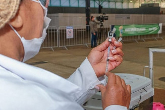 Capital aplica dose de reforço em pessoas com 75 anos ou mais nesta segunda-feira