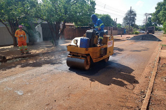 Tapa buracos avança e chega no Jardim Santa Maria em Dourados
