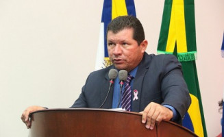 Vereador Olavo Sul acompanha serviços no distrito de Macaúba