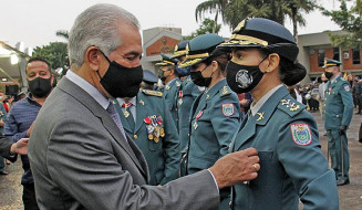 Governo do Estado concede 155 promoções a policiais e bombeiros