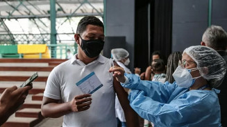 123,4 milhões de brasileiros completam vacinação, 57,8% da população