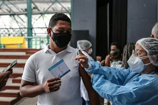 123,4 milhões de brasileiros completam vacinação, 57,8% da população