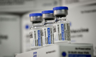 Brasil recebe 1 milhão de doses da vacina Janssen
