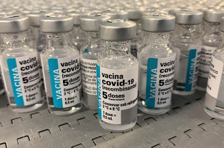 Injeção contra covid-19 funciona no longo prazo, diz AstraZeneca