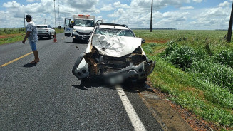 Jovem de 20 anos morre em colisão frontal de moto com utilitário em Chapadão