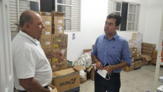 Deputado Marçal com o diretor Osmar Perez, durante visita ao hospital Mãe Pobre