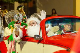 Chegada do Papai Noel faz a alegria da população de Rio Brilhante