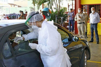 Saúde começa hoje agendamento de testes Covid nos drive-thrus