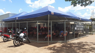 Dourados coloca tendas para atendimento da população no PAM e na UPA