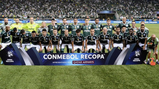 Time do Palmeiras antes da final da Recopa Sul-Americana (Foto: Marcos Ribolli)