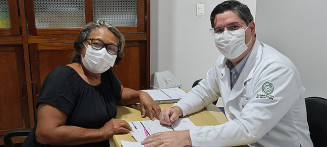 Dr. Victor Rocha cumpre promessa e zera fila de espera de mastologia antes do Carnaval