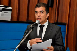 Piso nacional é direito dos professores e a Prefeitura deve atender a categoria, diz Marçal