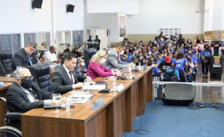 Com plenário lotado, vereadores aprovam 13 projetos de Lei na 7ª Sessão Ordinária do ano