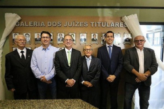 TJMS instala Galeria dos Juízes Titulares e homenageia servidores