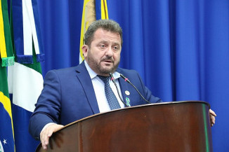 Laudir solicita roçada, tapa-buracos, instalação de placas e redutores de velocidade em Dourados