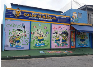 Diretora de escola investigada por tortura contra crianças se entrega