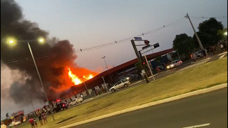 Incêndio de grandes proporções atinge prédio do Atacadão em Campo Grande