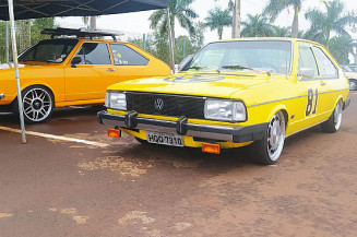 Encontro de veículos antigos reúne mais de 2 mil pessoas no Centro de Convenções