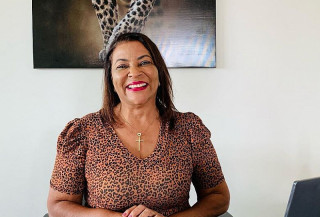 Professora Deumeires assume a presidência da FETEMS