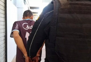 Depois de matar o pai e a madrasta, filho negociou carro da família por R$ 250