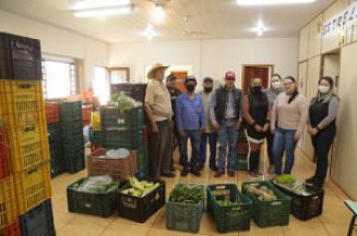 Produtos da agricultura familiar complementam cestas básicas entregues por Foroni
