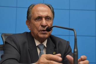 Zé Teixeira esclarece paralisação de obra em Glória de Dourados