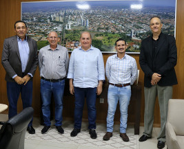 Carlão recebe visita do atual e do futuro presidente do Hospital São Julião e firmam parceria