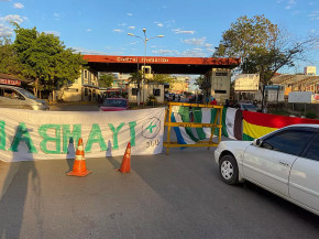 Manifestantes bloqueiam fronteira entre Brasil e Bolívia em MS