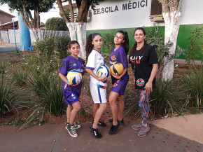 Scila Médici apresenta uniformes esportivos