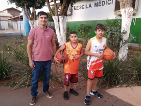 Scila Médici apresenta uniformes esportivos